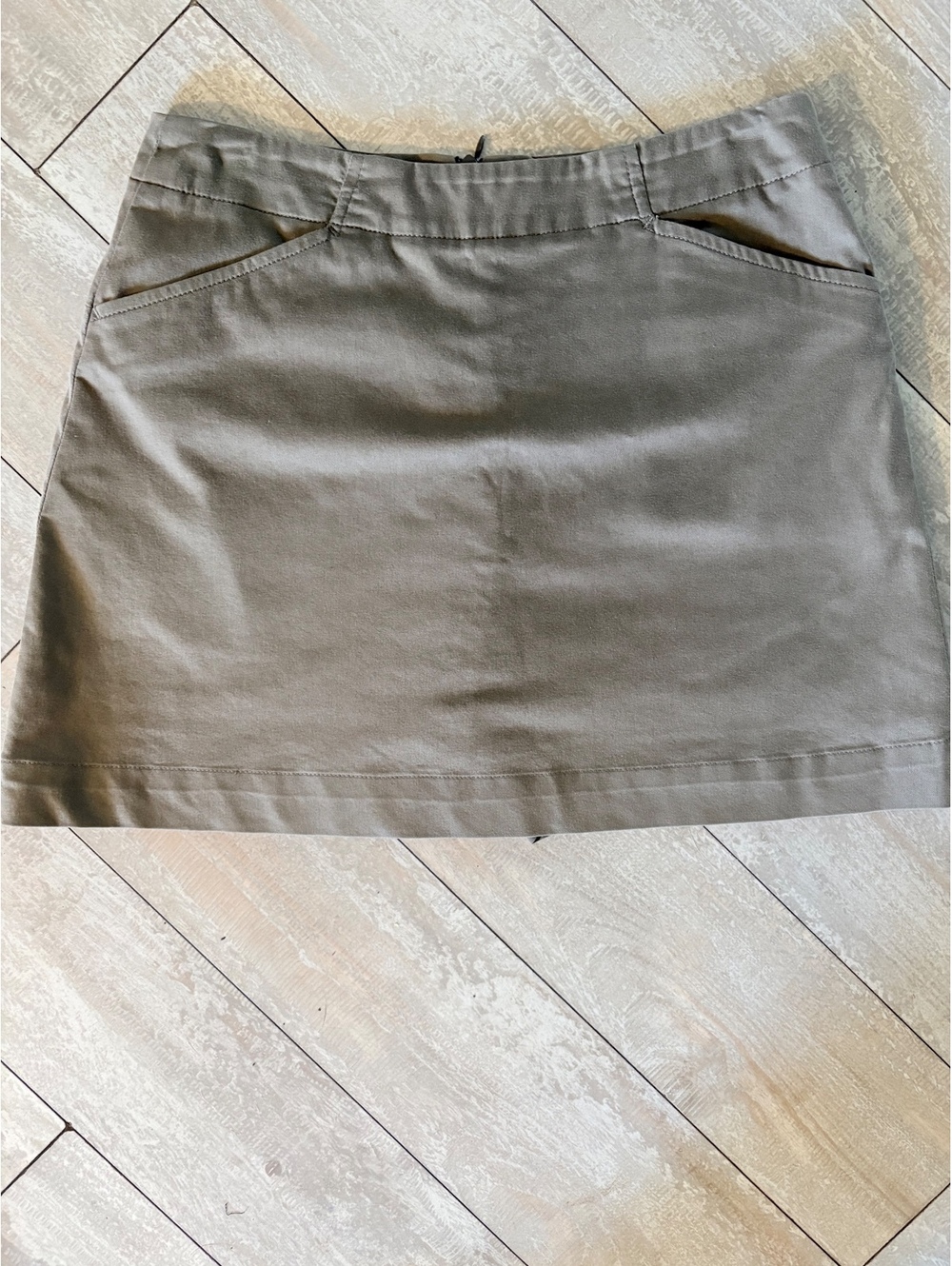 Nike Golf Women’s Skort Size 2 Khaki Taupe Built In Shorts Pockets